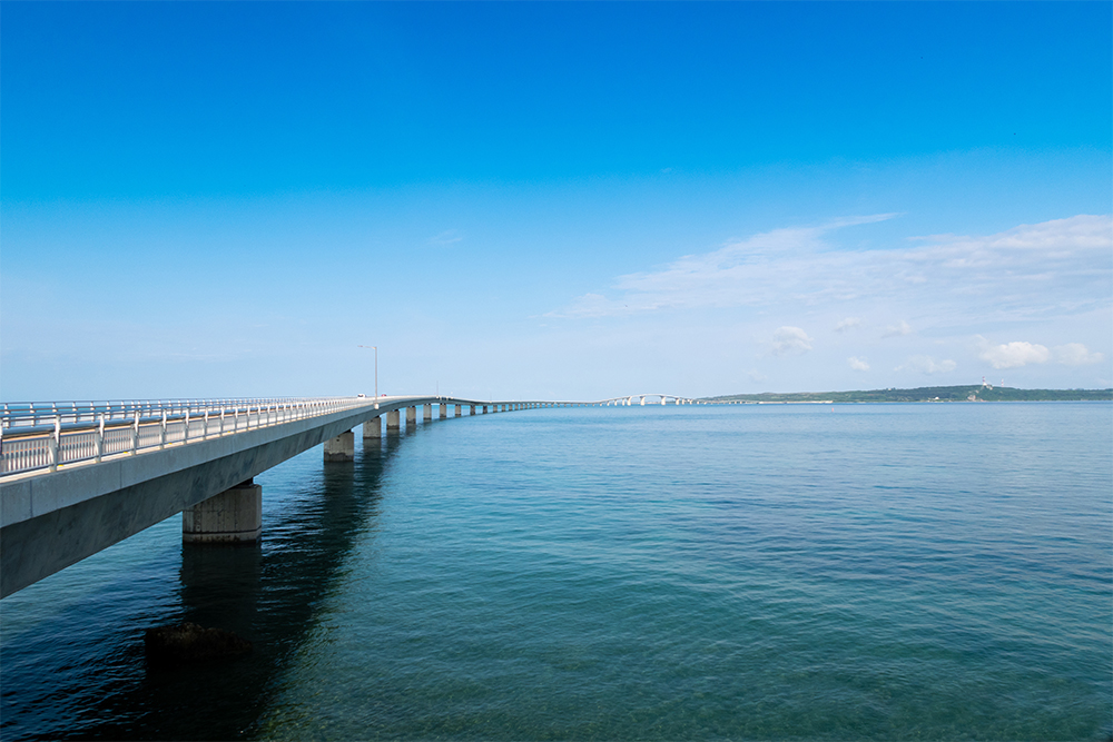 宫古岛和伊良部岛（阿尔卡迪亚度假胜地宫古岛）之间的伊良部大桥